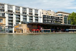 19th-arrondissement;-Balconies;-Bassin-de-la-Villette;-Cinema;-Culture;-France;-Île-de-France-region;-Kaleidos;-Kaleidos-images;-La-parole-à-limage;-Leisure;-MK2;-Mural;-Neighbourhood-life;-Parasols;-Paris;-Parisian-heritage;-Residential-building;-Stories-Pictures;-Street-art;-Summer-2026;-Tarek-Charara;-Terrace